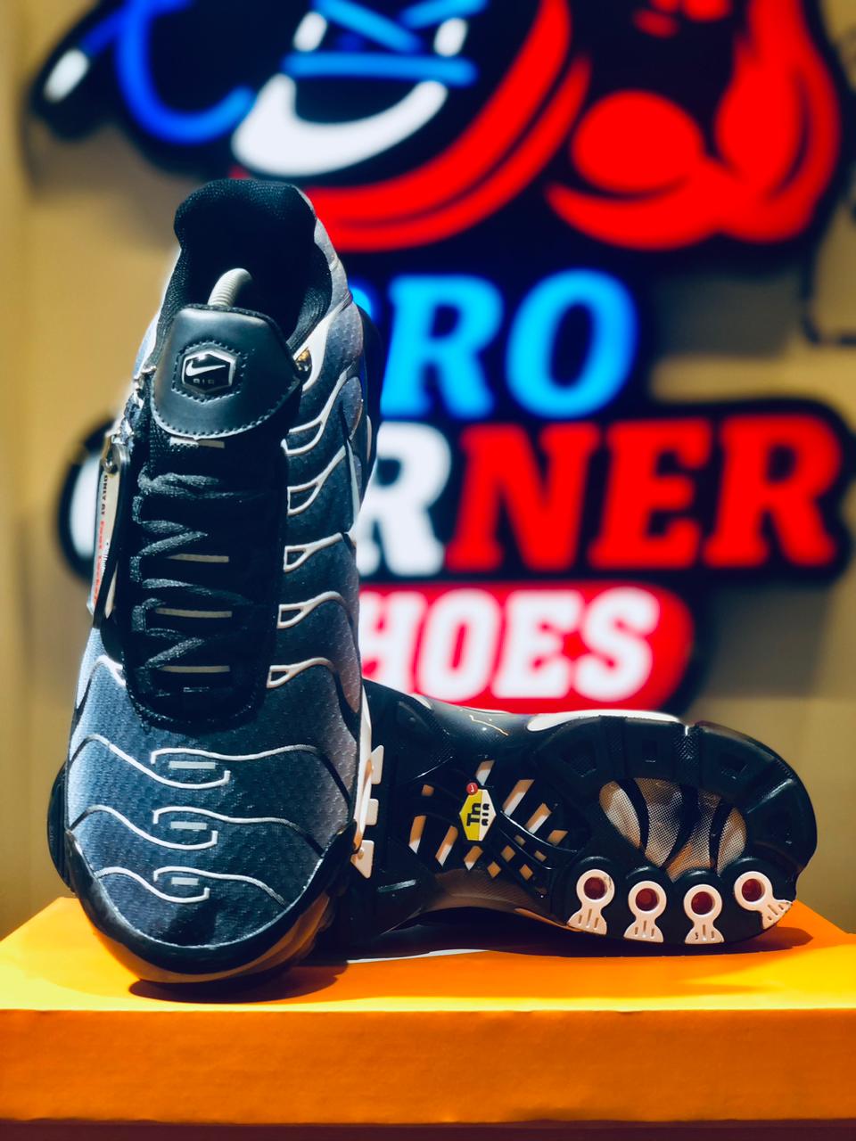NIKE Tn - Oreo